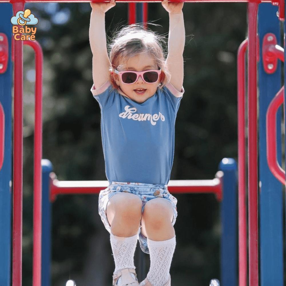 Lunettes de soleil bébé et enfant - photo lifestyle
