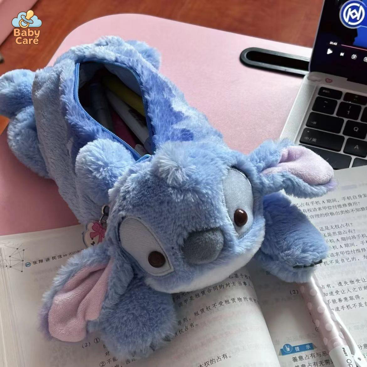 Trousse Stitch couché en peluche