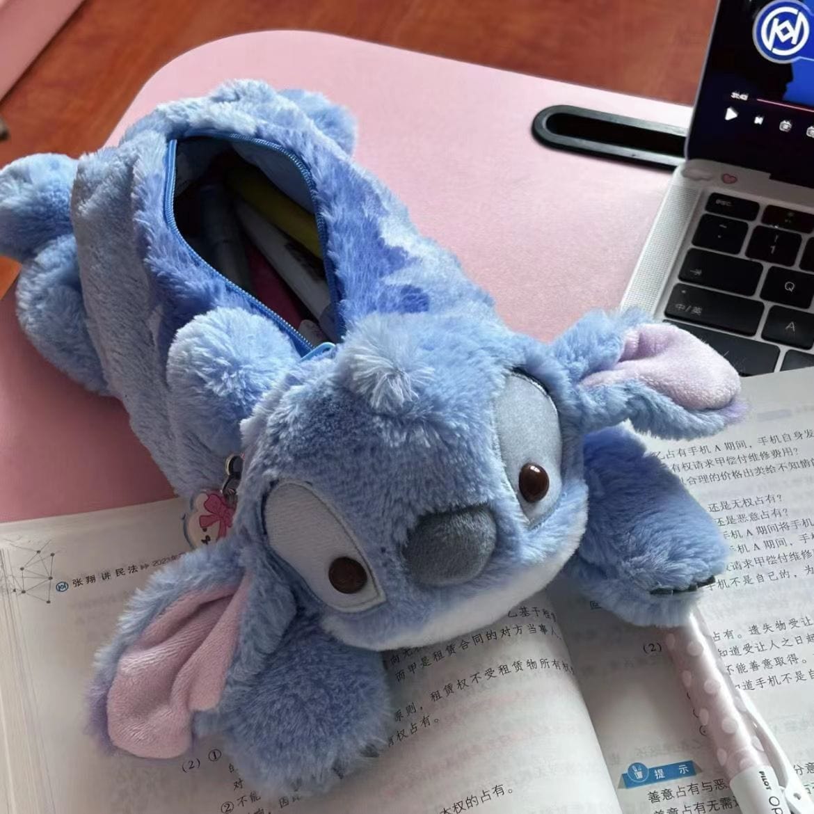 Trousse Stitch couché en peluche