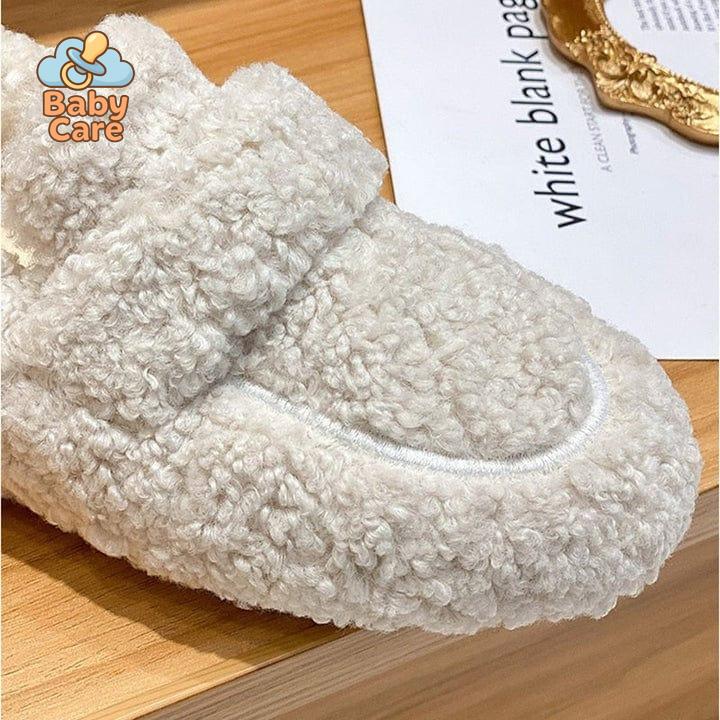 Chaussons en Peluche : Confort Luxe et Douceur